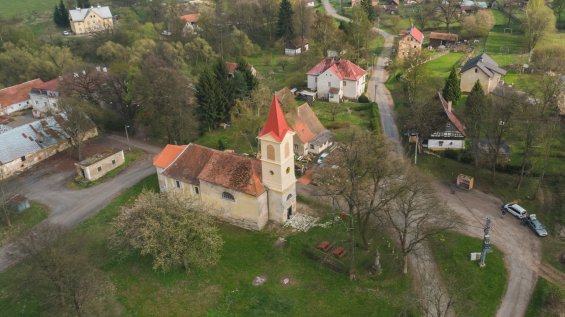 Palič - kostel sv. Anny 04-2017