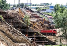 Sanace nestabilních náspů zemního tělesa v úseku Hájek - Dalovice - realizace