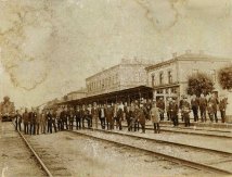 Rekonstrukce výpravní budovy v železniční stanici - rok 1884