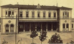 Rekonstrukce výpravní budovy v železniční stanici - rok 1890